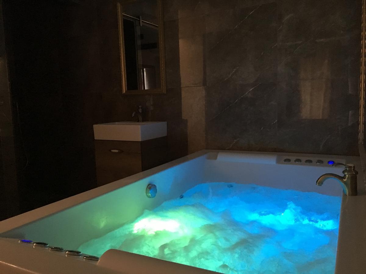 Business Jacuzzi Апартаменты *