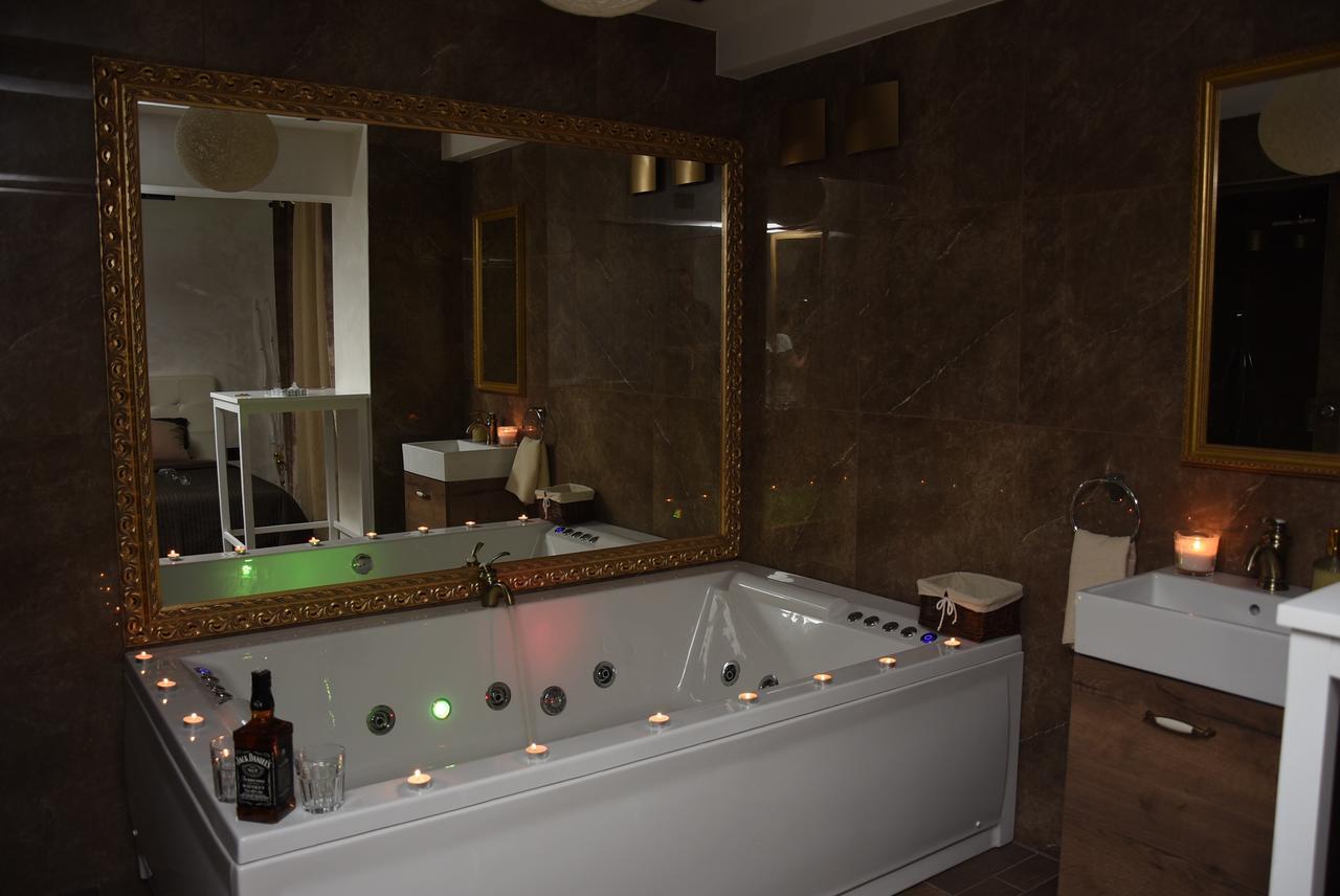 Business Jacuzzi Апартамент *